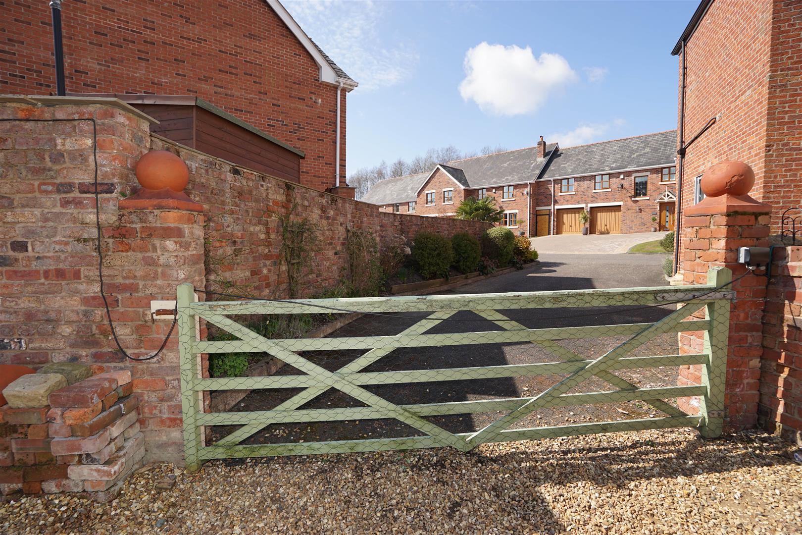 Property in Mill Lane, Westhoughton, Lancashire, BL5 2DN