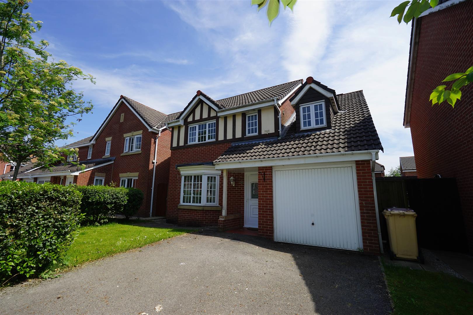 Property in Abbeylea Drive, Westhoughton, Bolton, BL5 3ZD