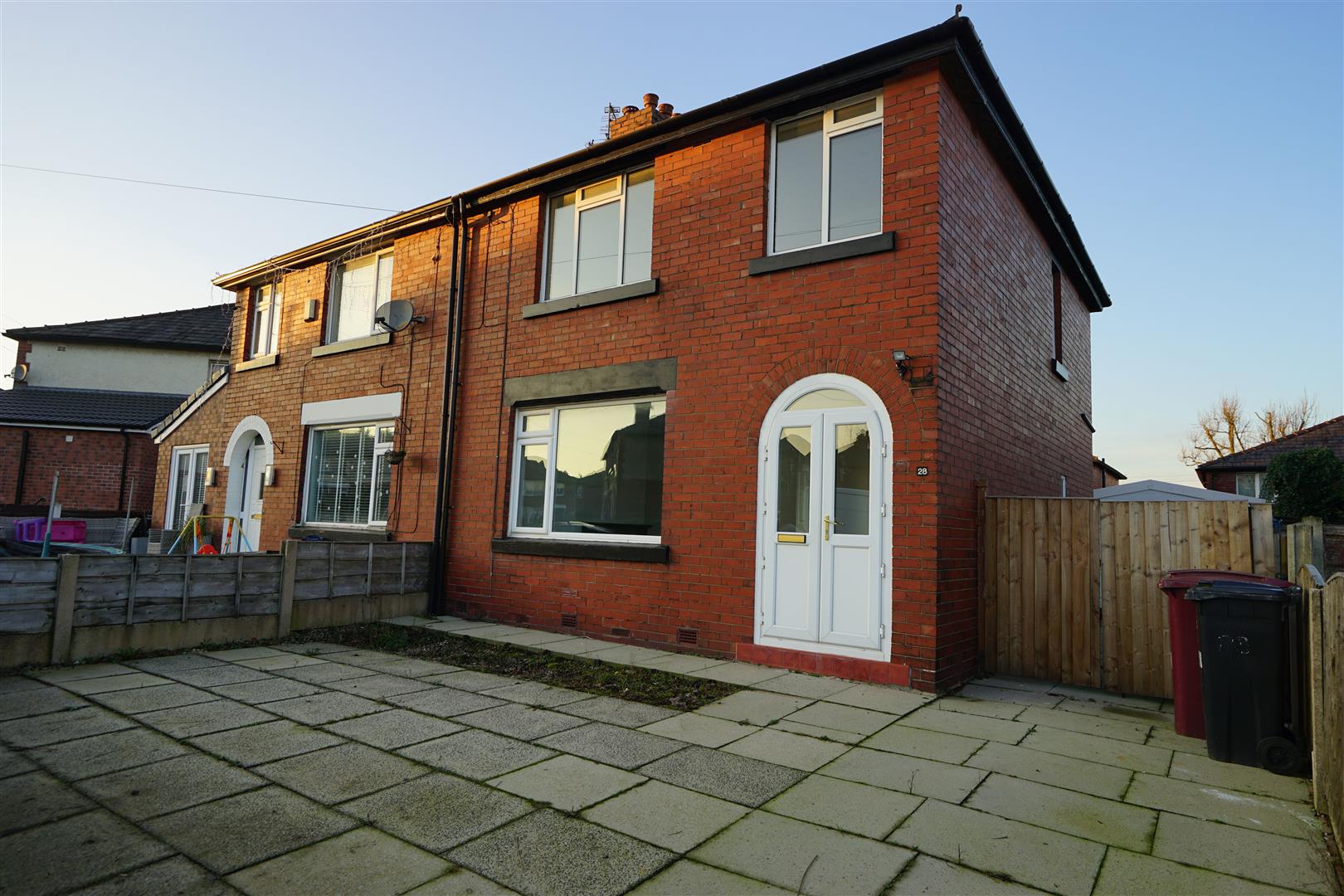 Property in Lupin Avenue, Farnworth, Bolton, Lancashire, BL4 0EP