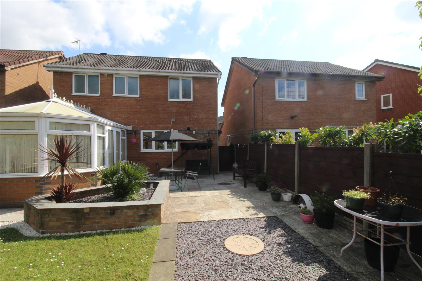 Property in Rotherhead Close, Horwich, Bolton, Greater Manchester, BL6 5UG