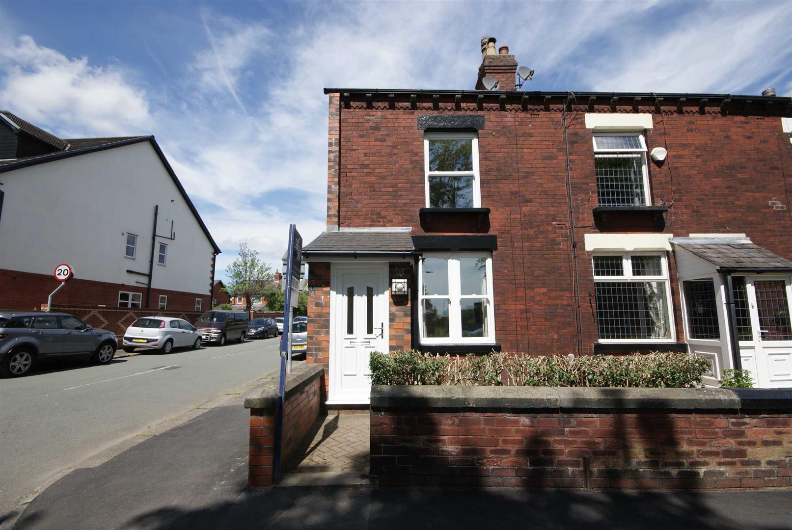 Property in Markland Hill Lane, Heaton, Bolton, BL1 5NZ