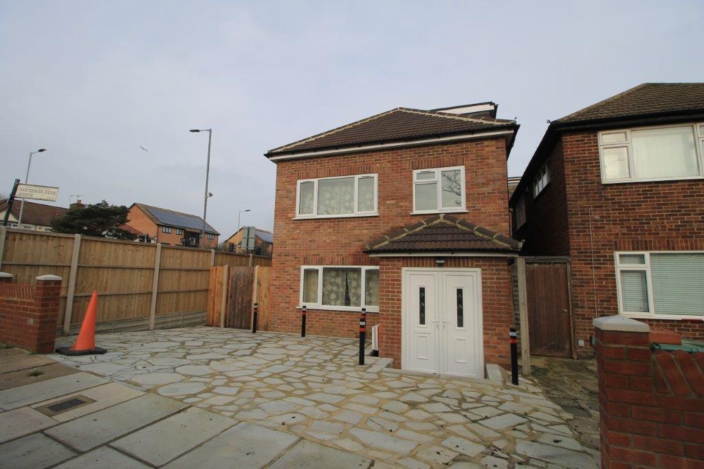 Hawthorn Farm Avenue, Northolt, UB5