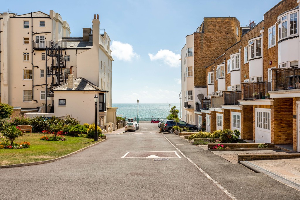 Property in Seymour Square, Brighton, BN2