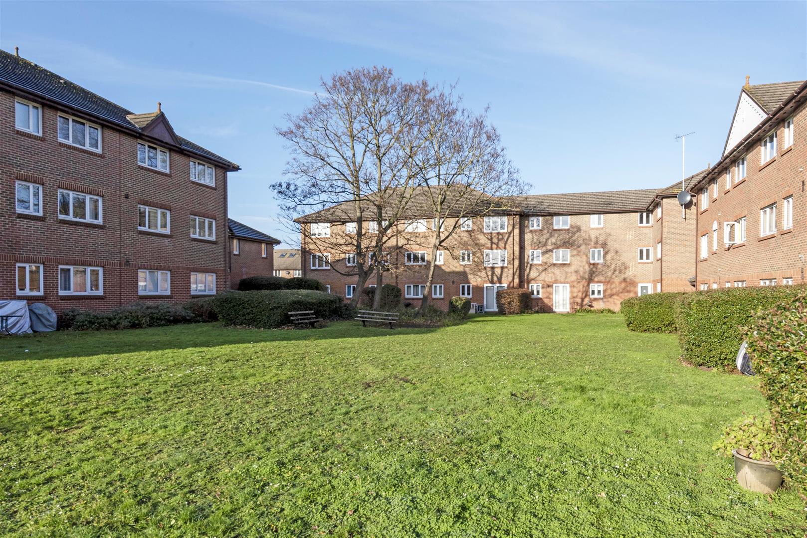 Property in Peartree Avenue, London, SW17 0JG