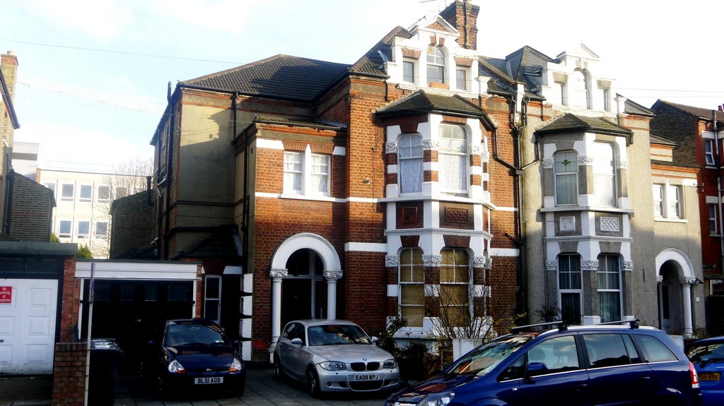 Property in Gleneagle Road, London, SW16