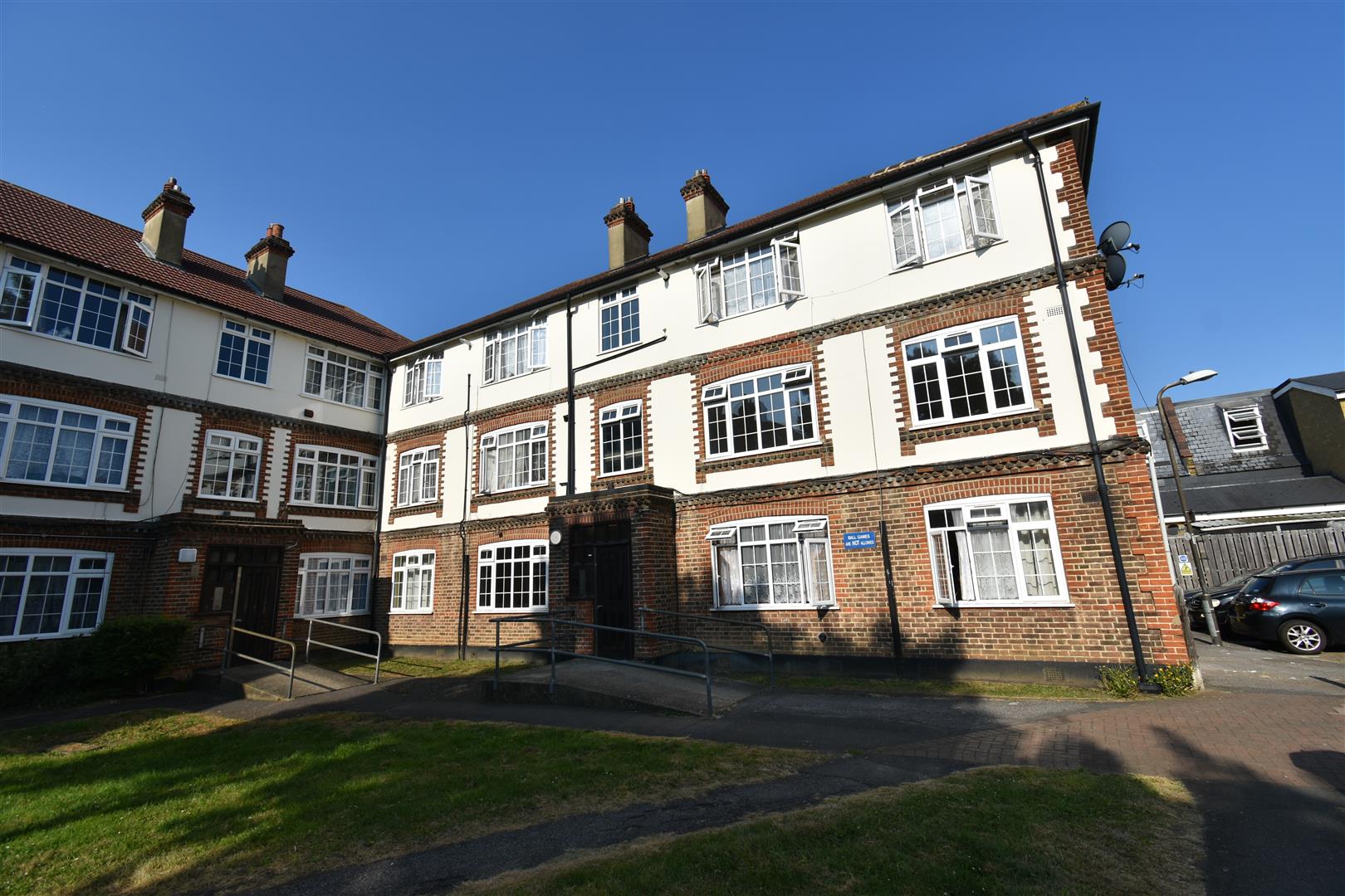 Woodley Close, London, SW17