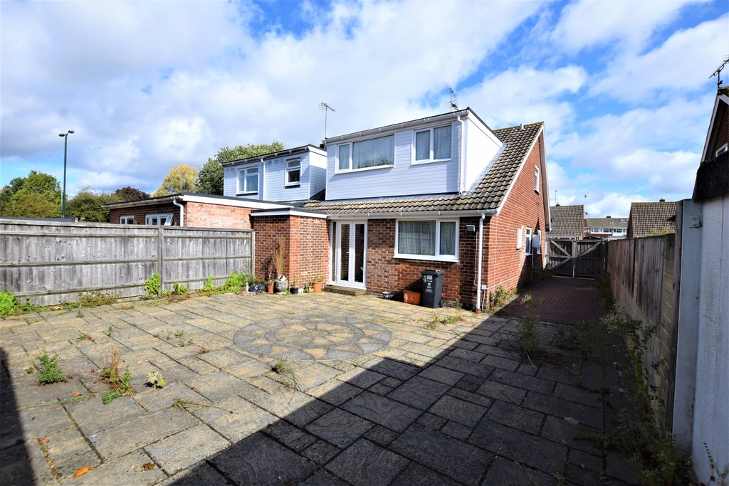 Property in Larksfield, Swindon, SN3