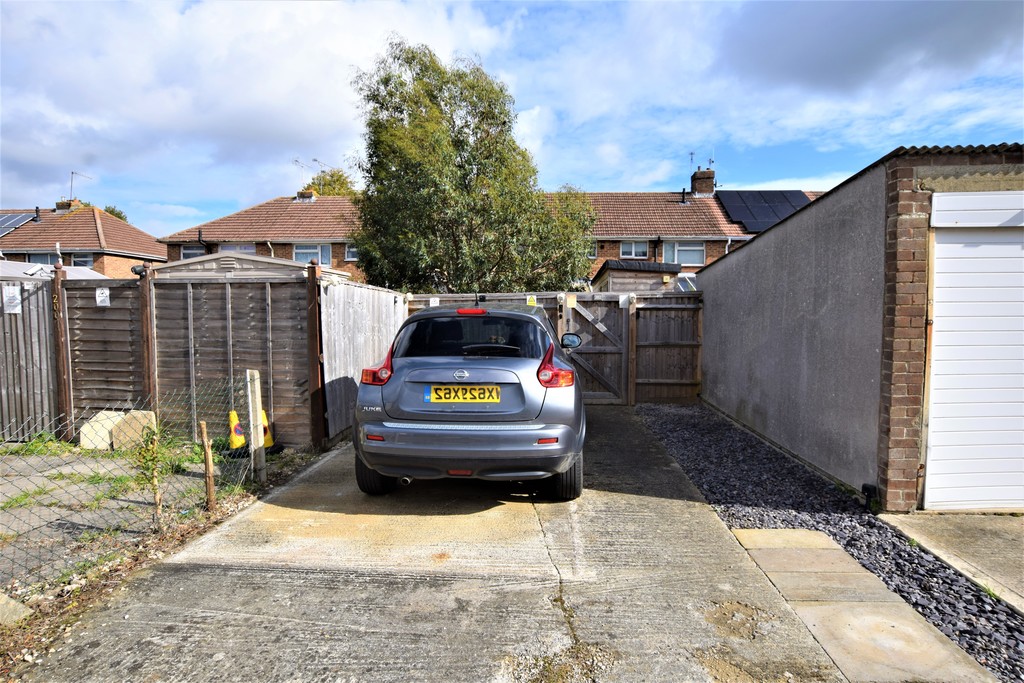 Property in Queens Drive, Swindon, SN3
