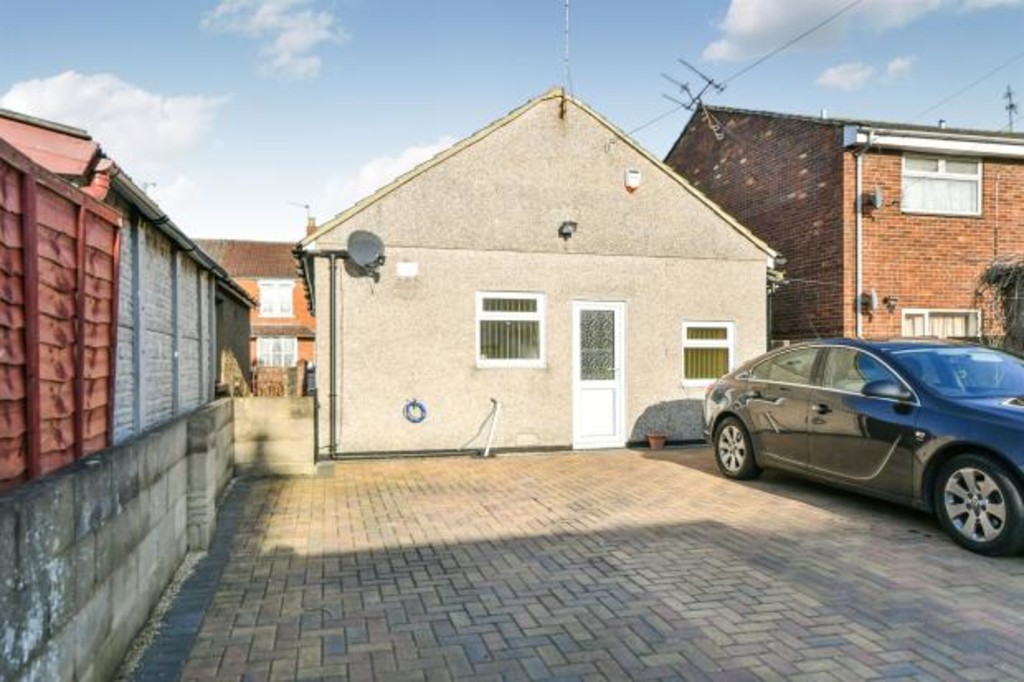 Property in Ferndale Road, Swindon, SN2