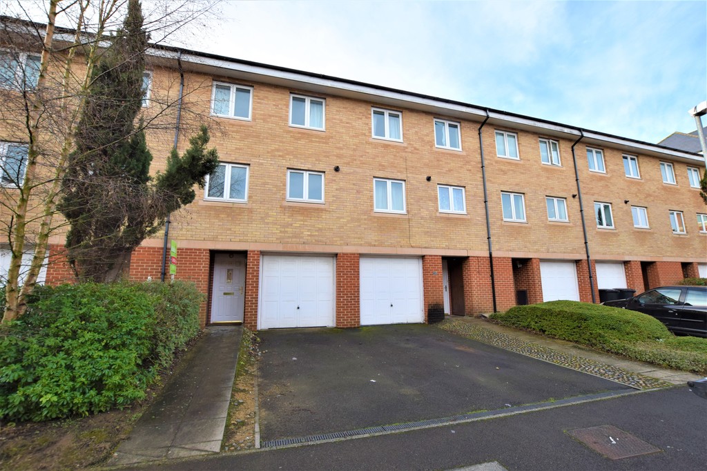 Property in Padstow Road, Swindon, SN2