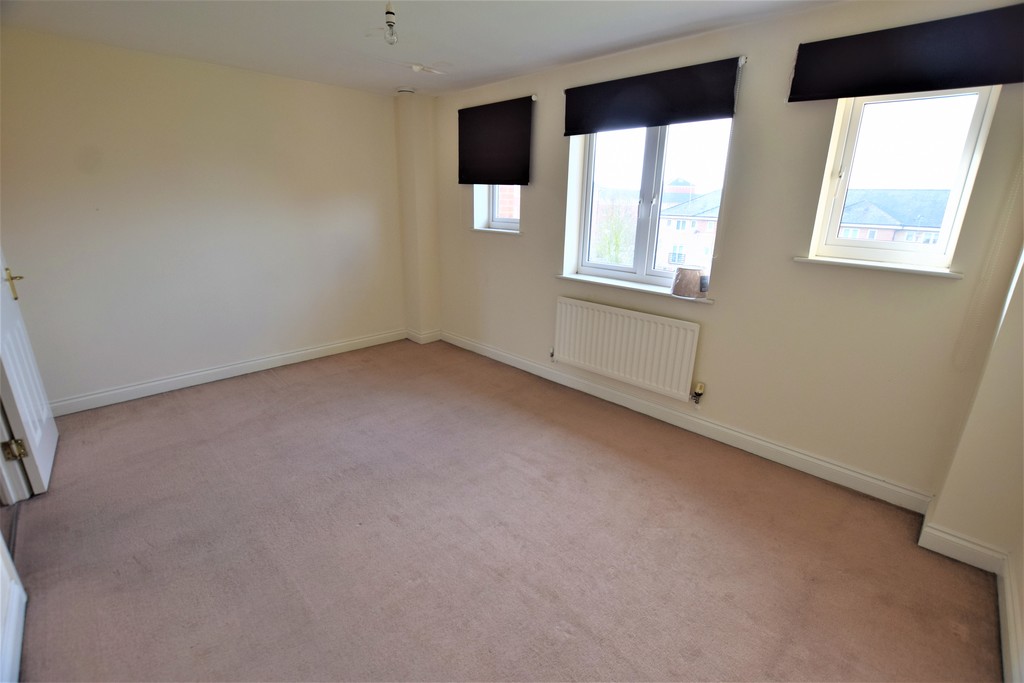 Property in Padstow Road, Swindon, SN2