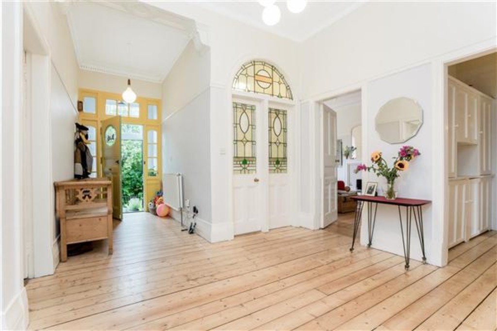 Property in Queensborough Gardens, Glasgow, G12