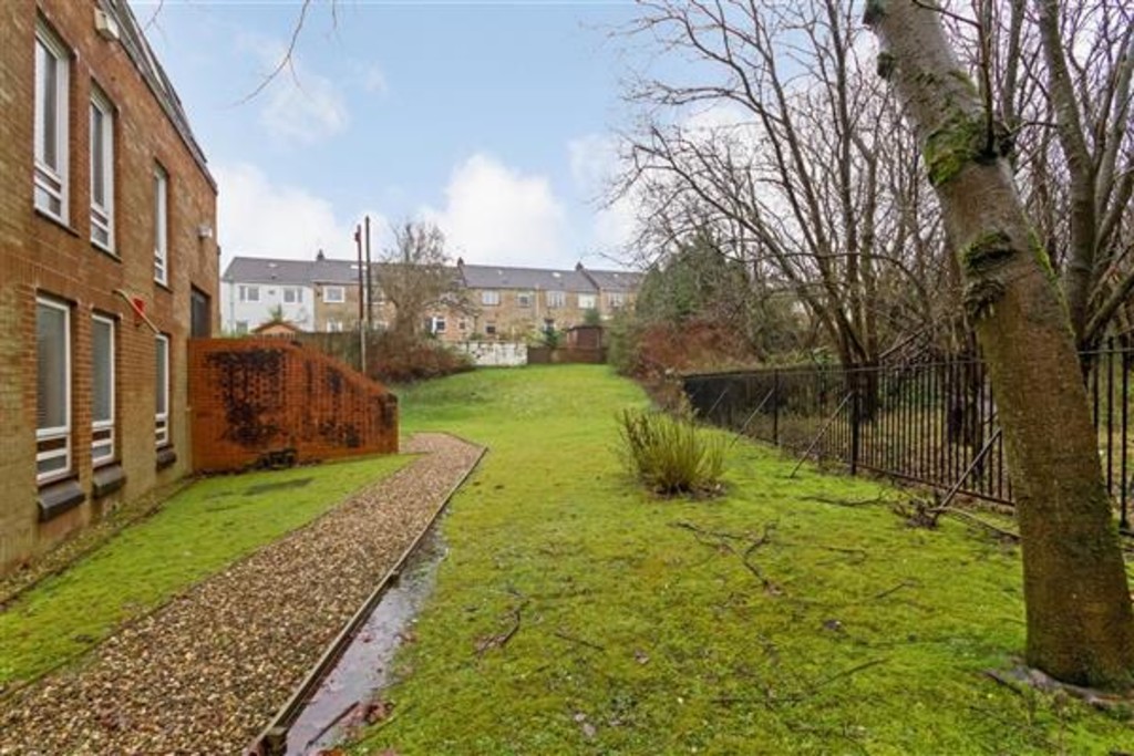 Property in Clarence Gardens, Glasgow, G11