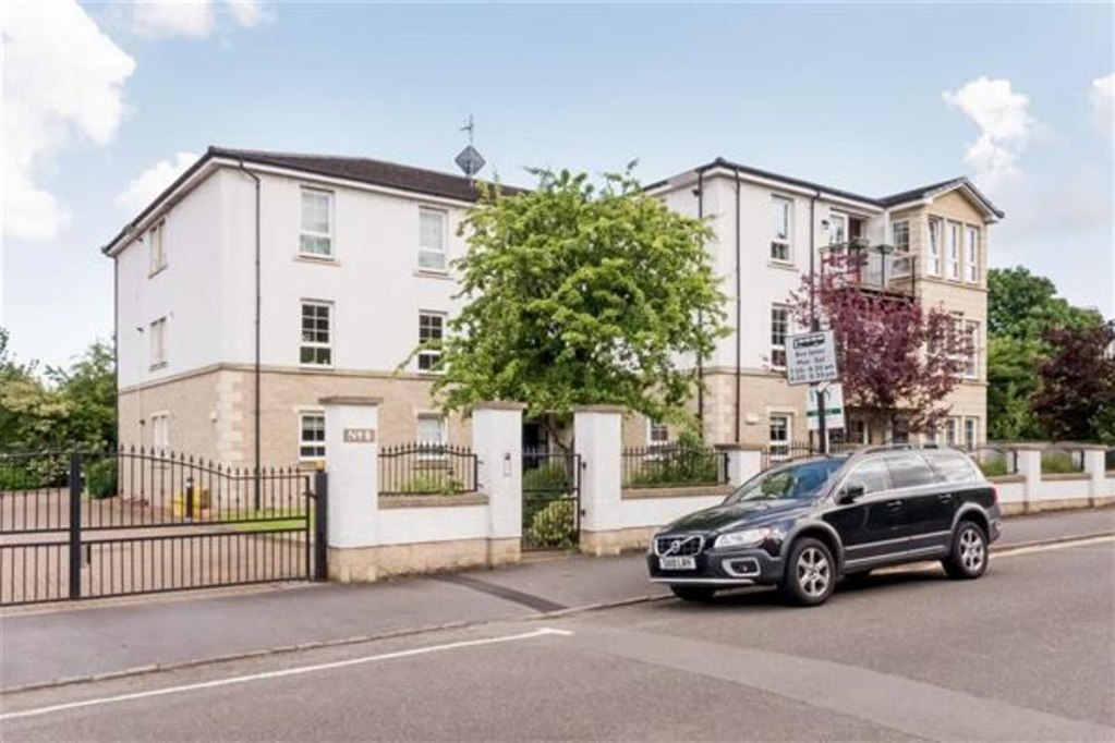 Property in Chesterfield Avenue, Glasgow, G12