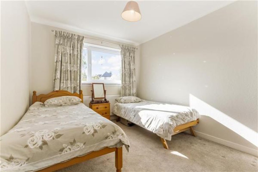 Property in Thornly Park Avenue, Paisley, PA2