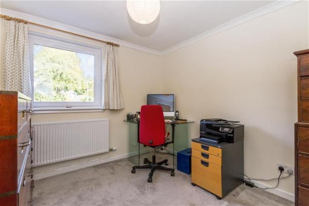 Property in Thornly Park Avenue, Paisley, PA2