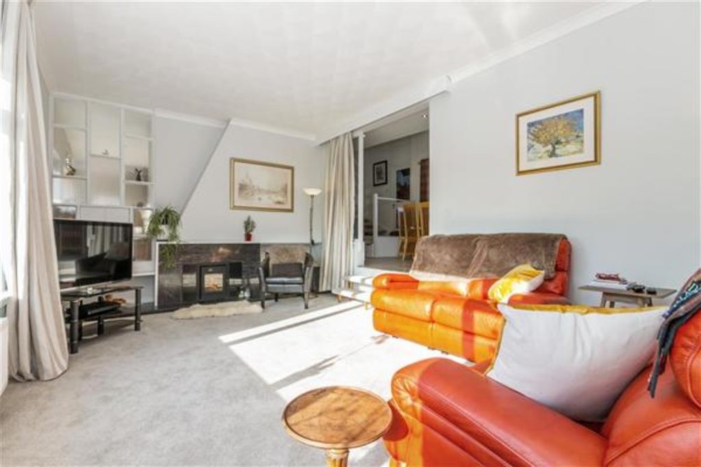 Property in Thornly Park Avenue, Paisley, PA2