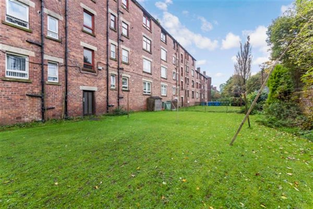 Property in Great Western Road, Glasgow, G13