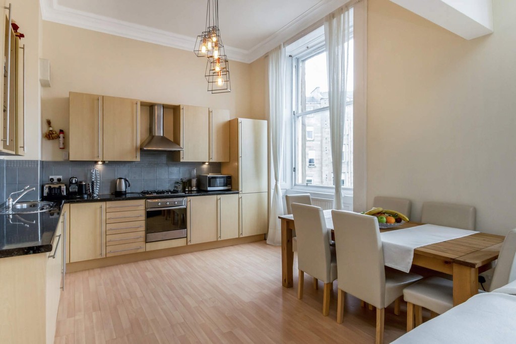 Property in Lynedoch Place, Glasgow, G3