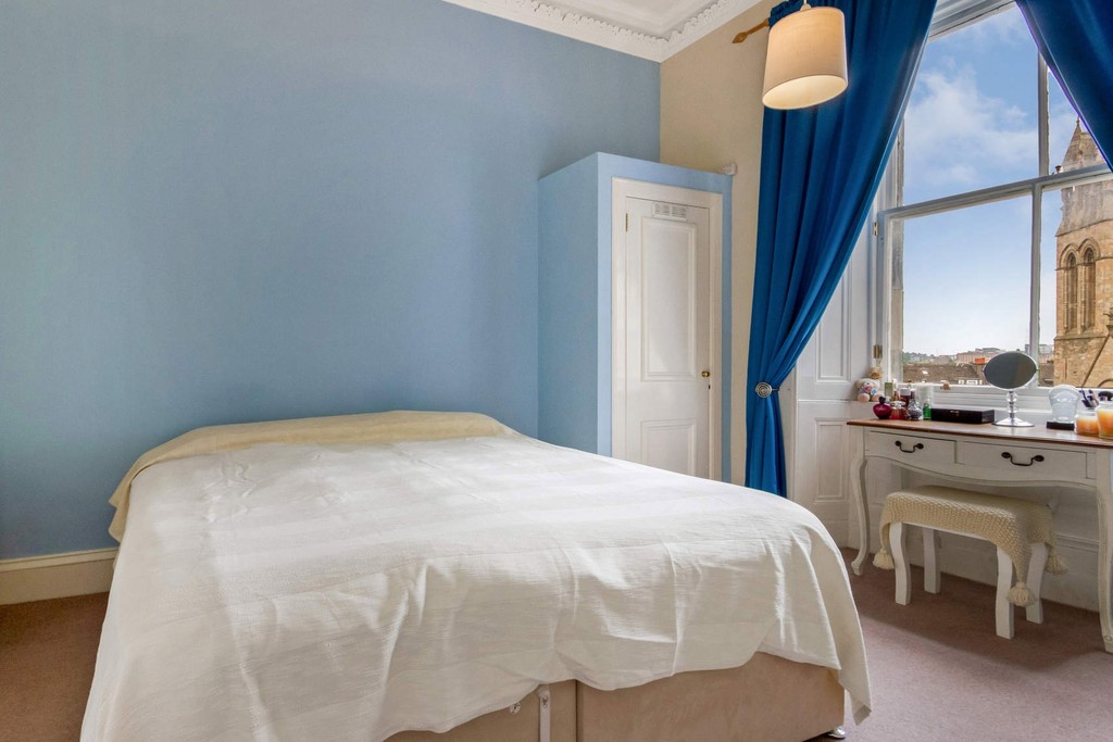 Property in Lynedoch Place, Glasgow, G3