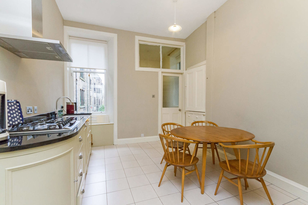 Property in Lauderdale Gardens, Glasgow, G12