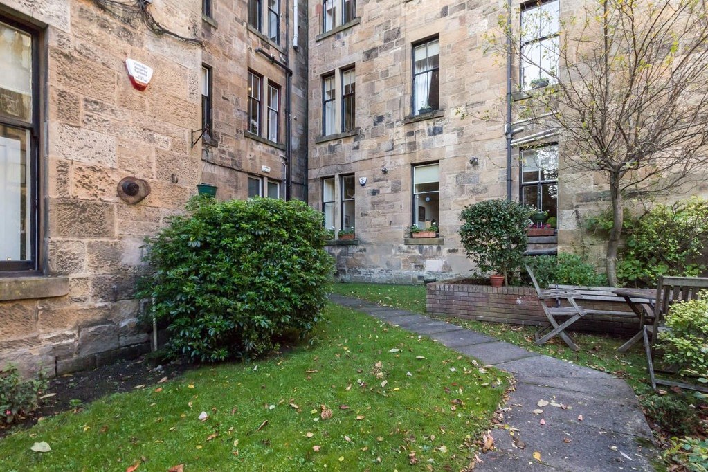 Property in Queensborough Gardens, Glasgow, G12