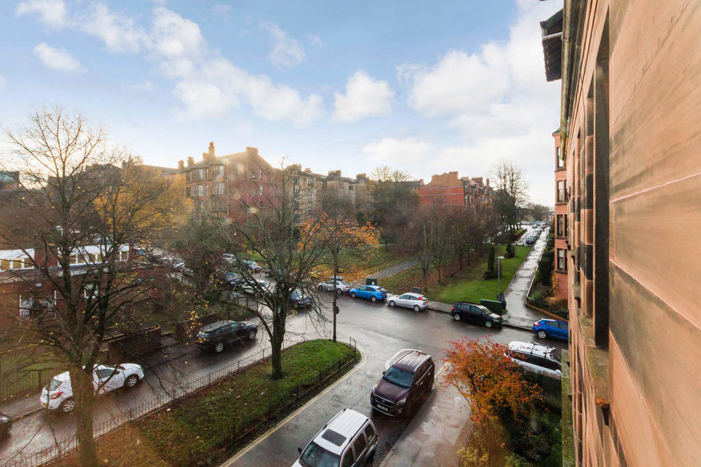 Property in Lauderdale Gardens, Glasgow, G12