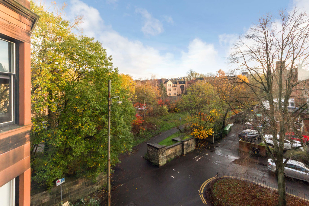 Property in Lauderdale Gardens, Glasgow, G12