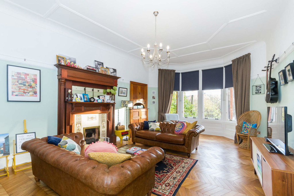 Property in Lauderdale Gardens, Glasgow, G12
