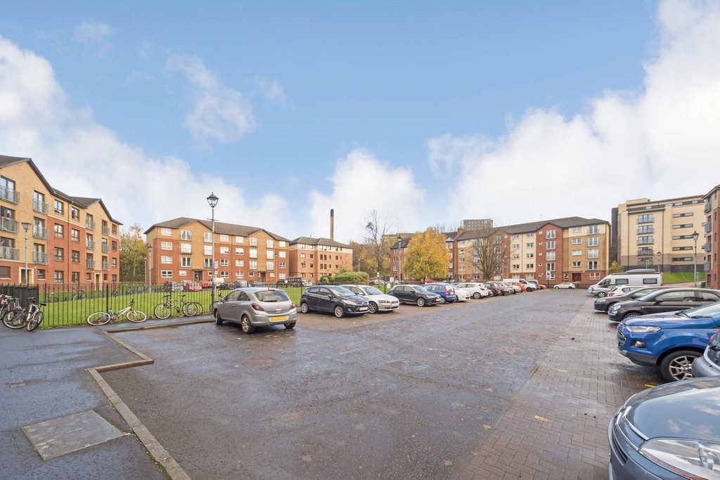 Property in Ferry Road, Glasgow, G3