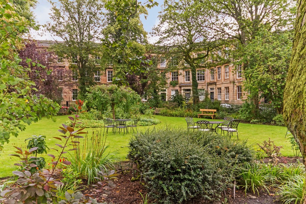 Property in Lansdowne Crescent, Glasgow, G20