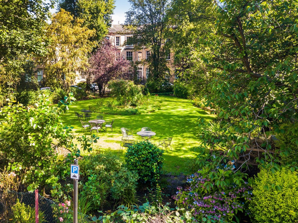 Property in Lansdowne Crescent, Glasgow, G20