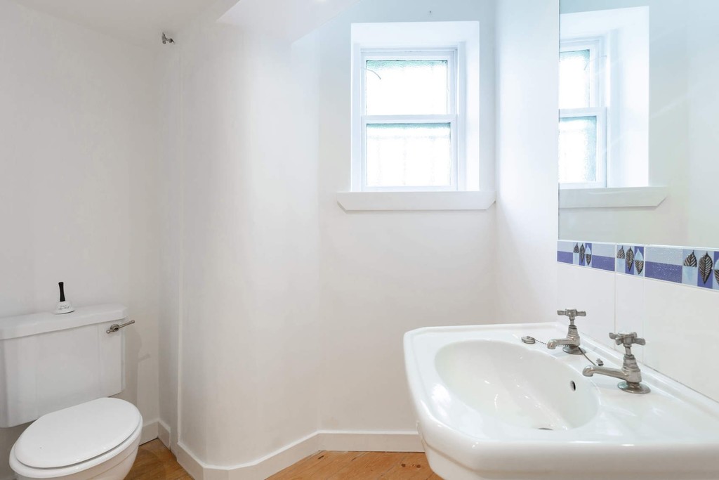 Property in Belmont Crescent, Glasgow, G12