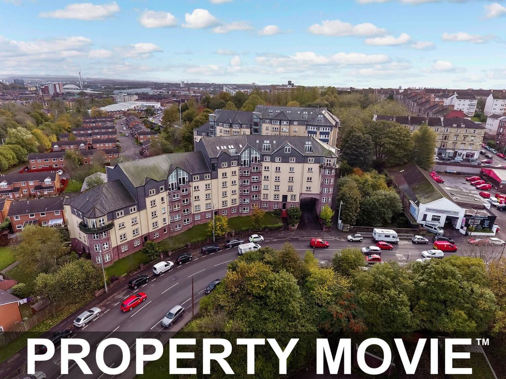 Property in Clarence Drive, Glasgow, G11