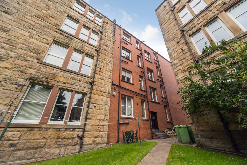 Property in Clarence Drive, Glasgow, G12