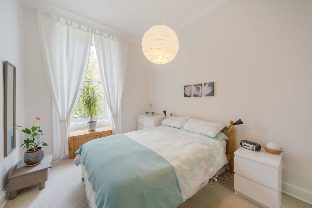Property in Clarence Drive, Glasgow, G12