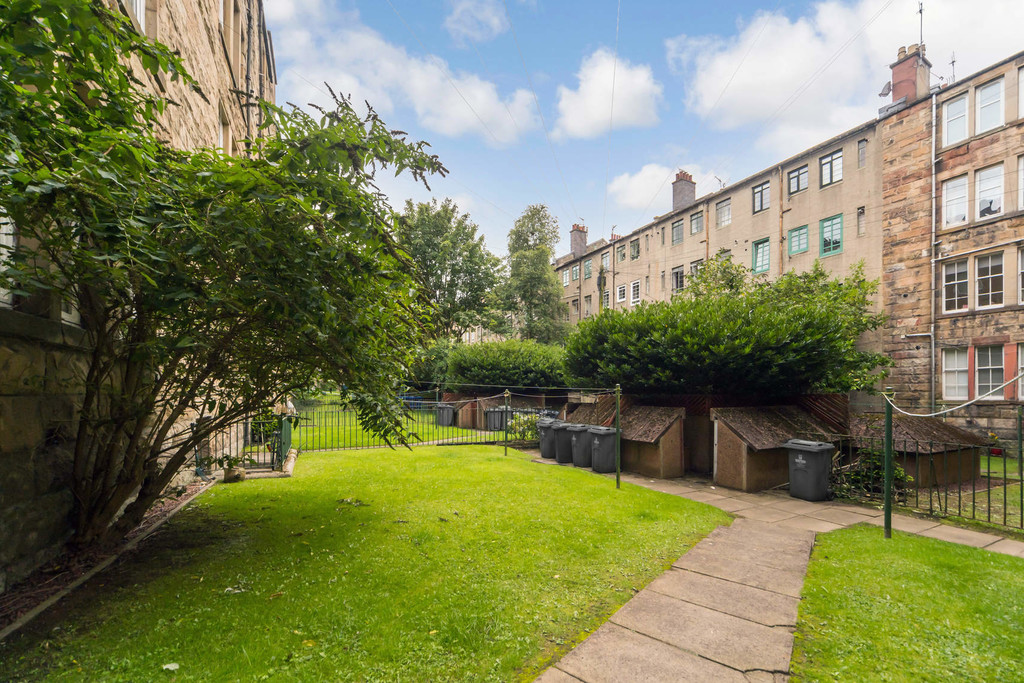 Property in Clarence Drive, Glasgow, G12
