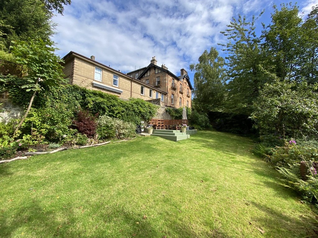 Property in Great Western Road, Glasgow, G12
