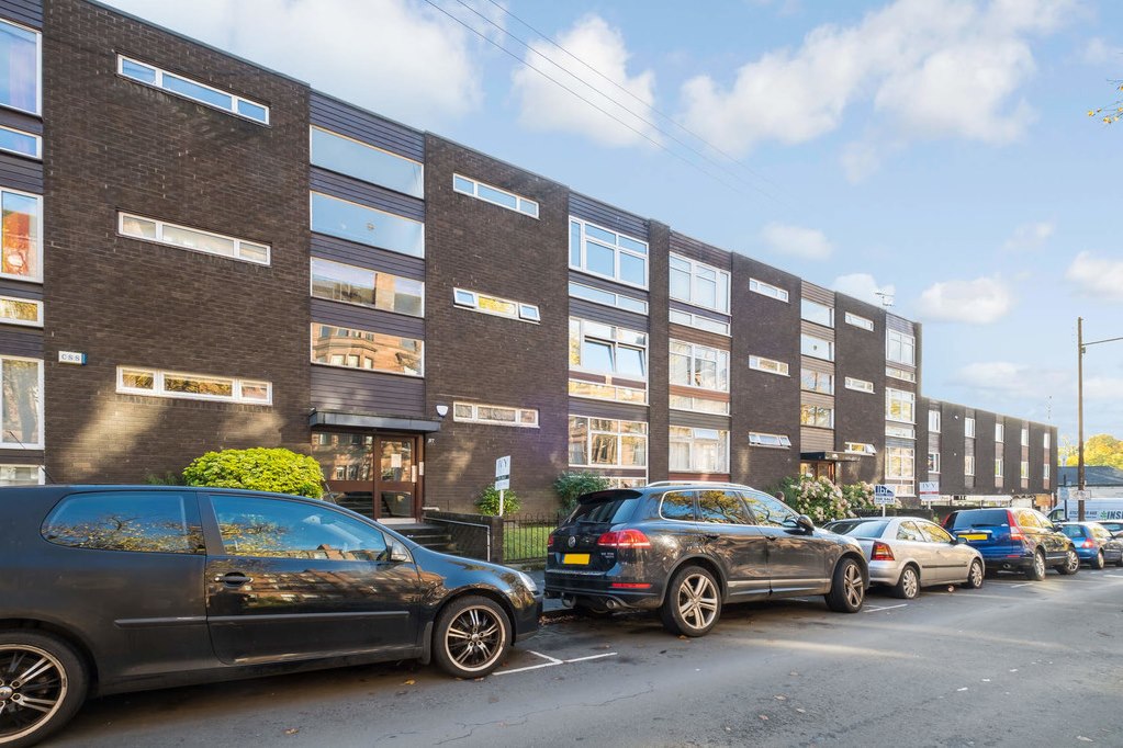 Property in Lauderdale Gardens, Glasgow, G12