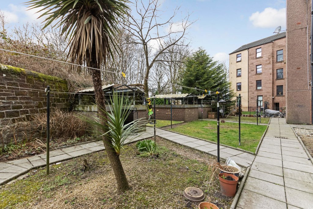 Property in Dumbarton Road, Glasgow, G11