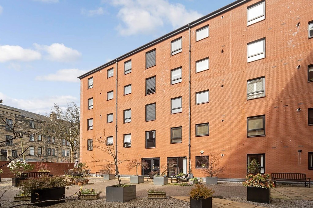 Property in Prince Albert Road, Glasgow, G12