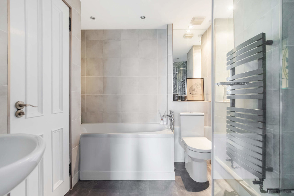 Property in Hamilton Park Avenue, Glasgow, G12