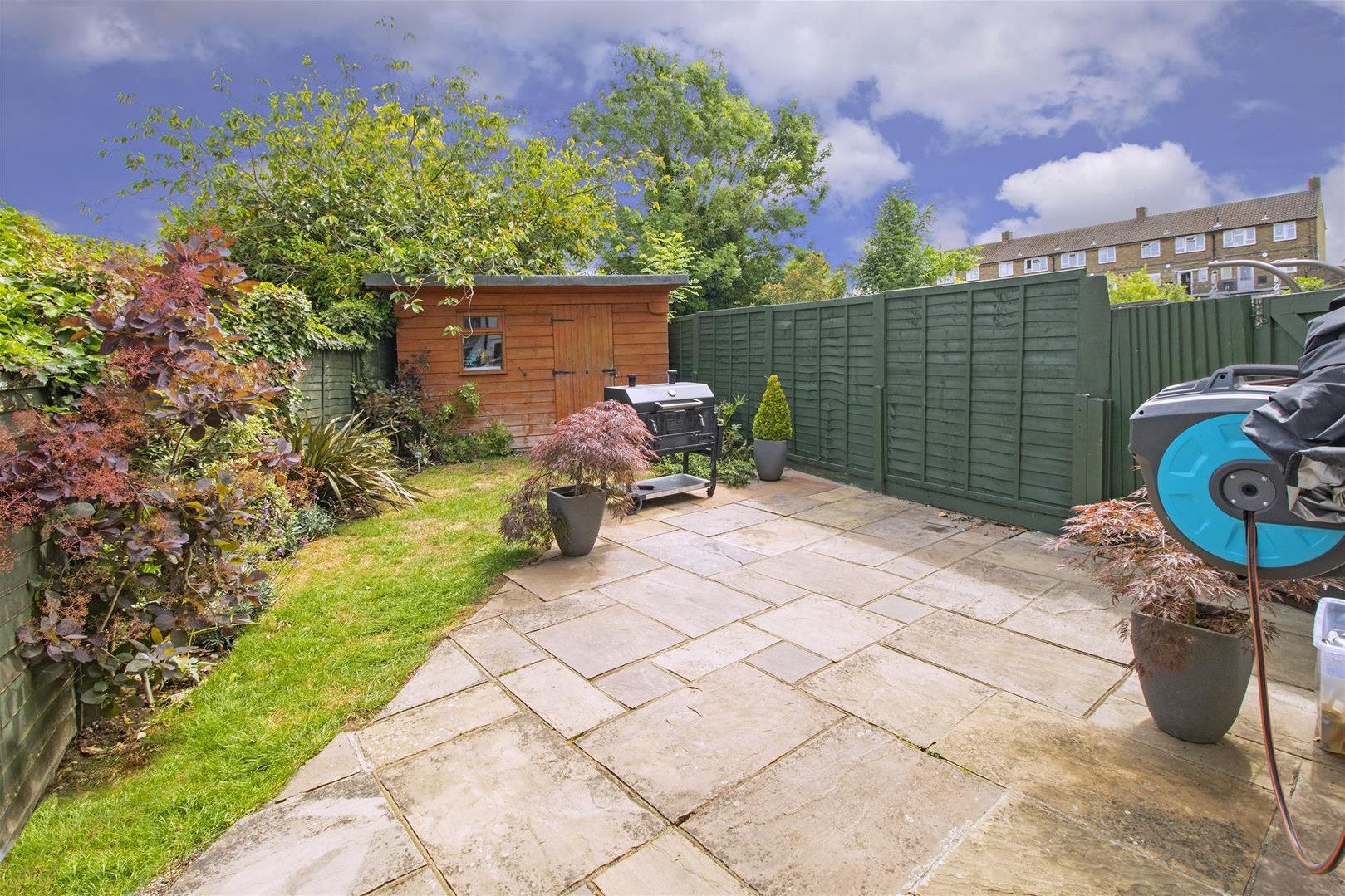 Property in Linton Avenue, Borehamwood, WD6