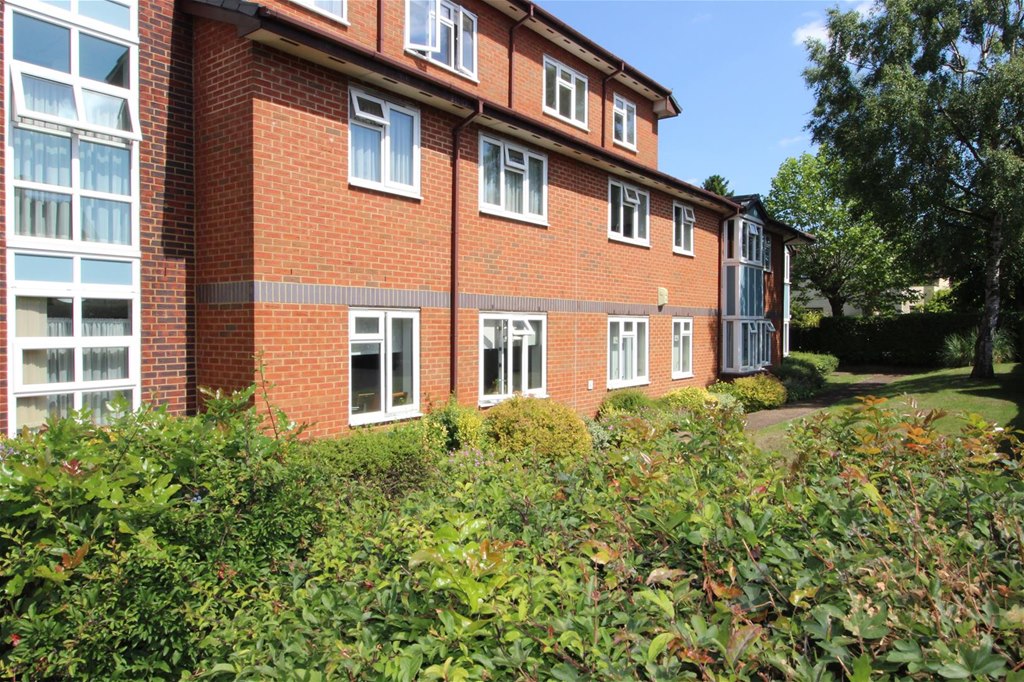 Property in Fairbanks Lodge, Furzehill Road, Borehamwood, WD6