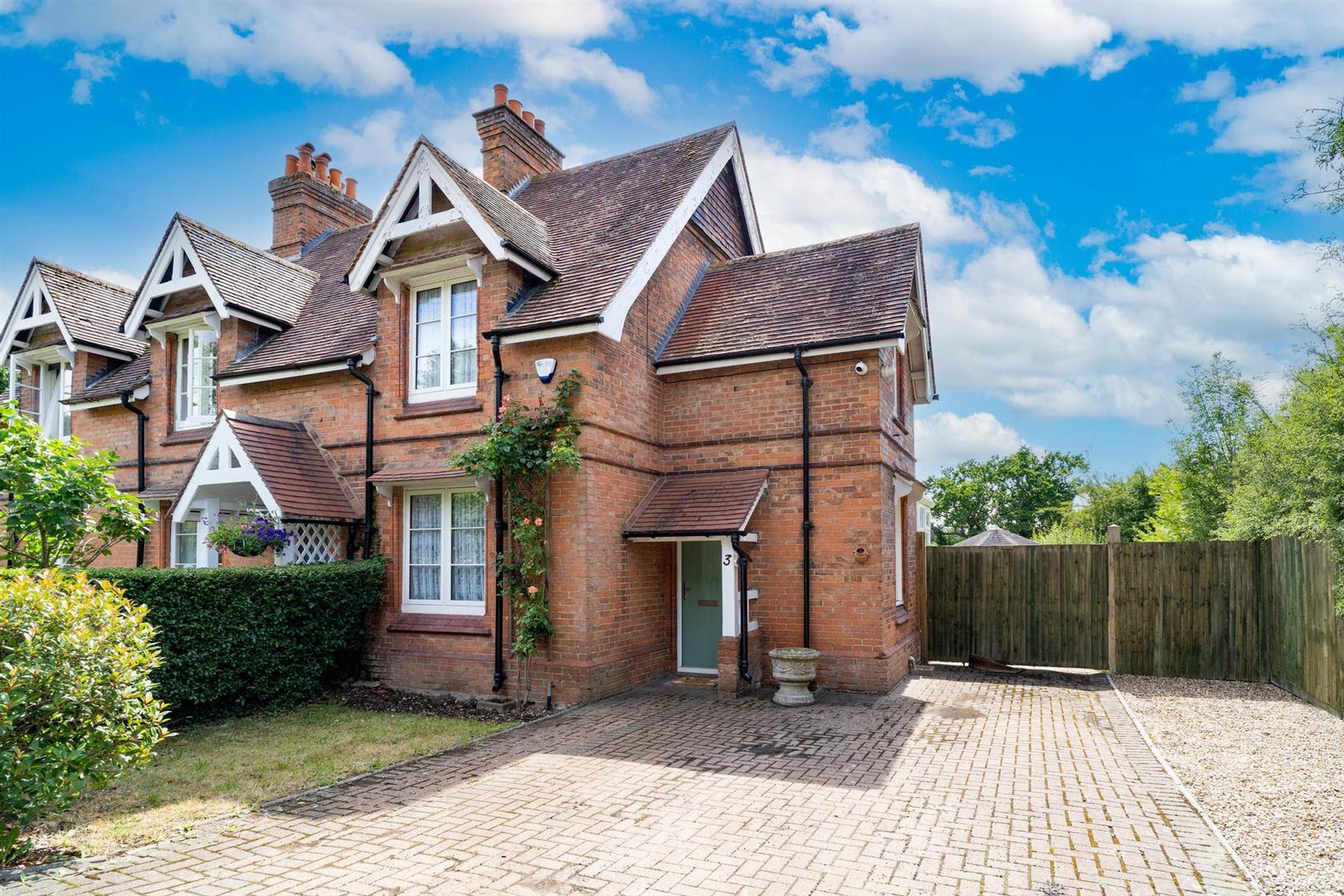 Organ Hall Cottages, Radlett, WD7