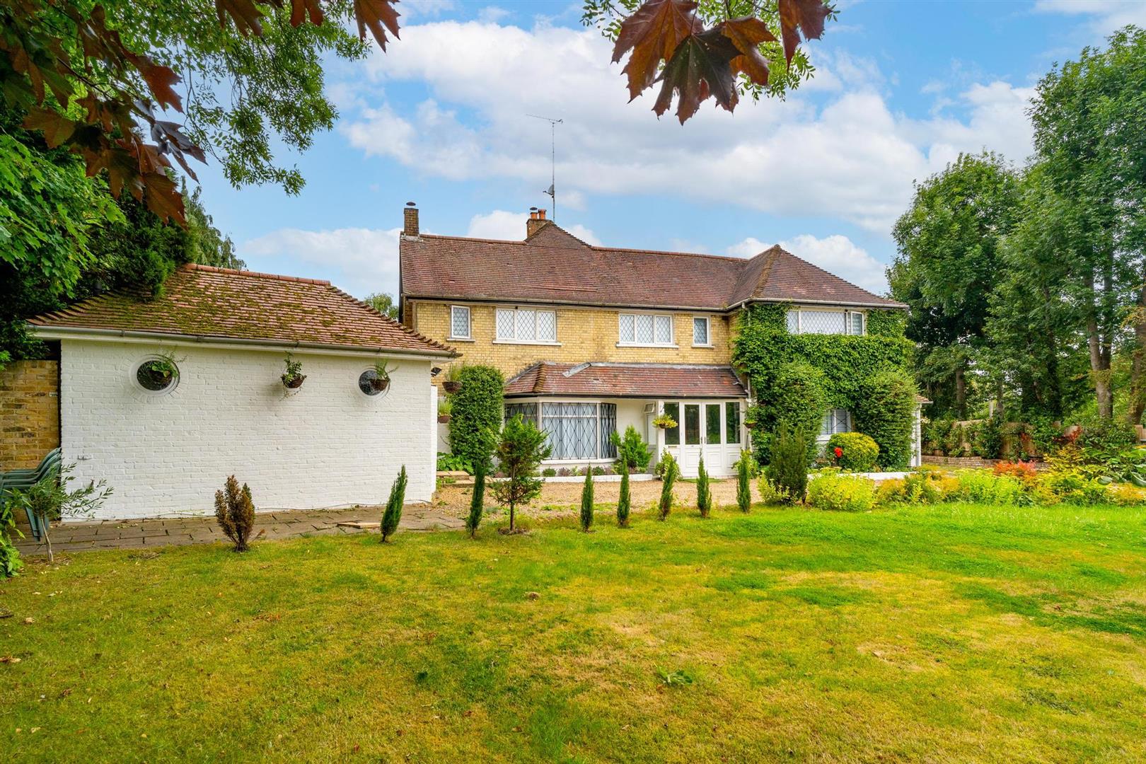 Allum Lane, Borehamwood, WD6