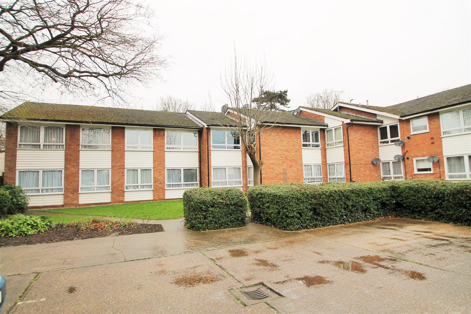 Property in Woodford New Road, South Woodford, E18