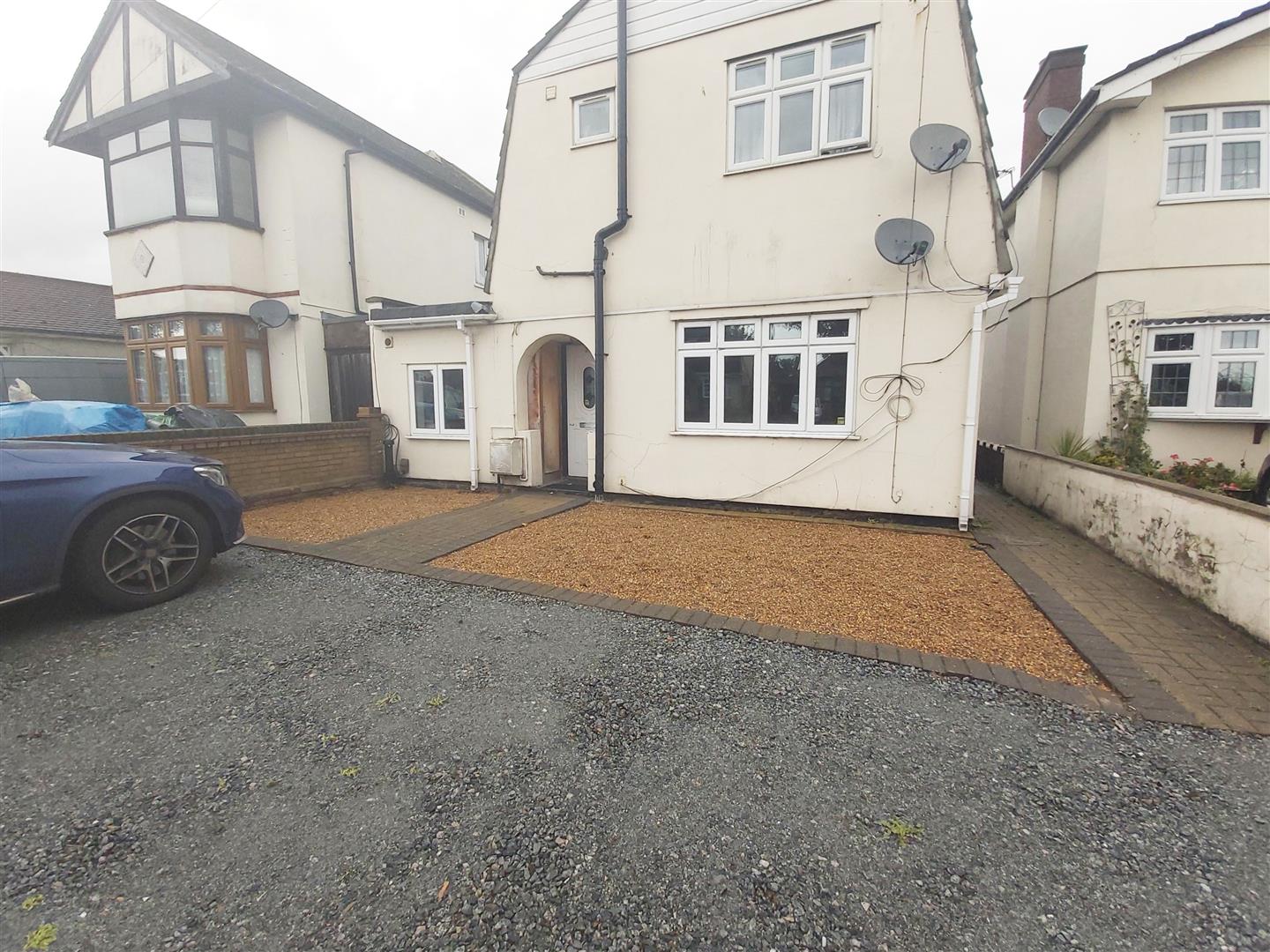 Property in 36 Crow Lane, Romford, RM7