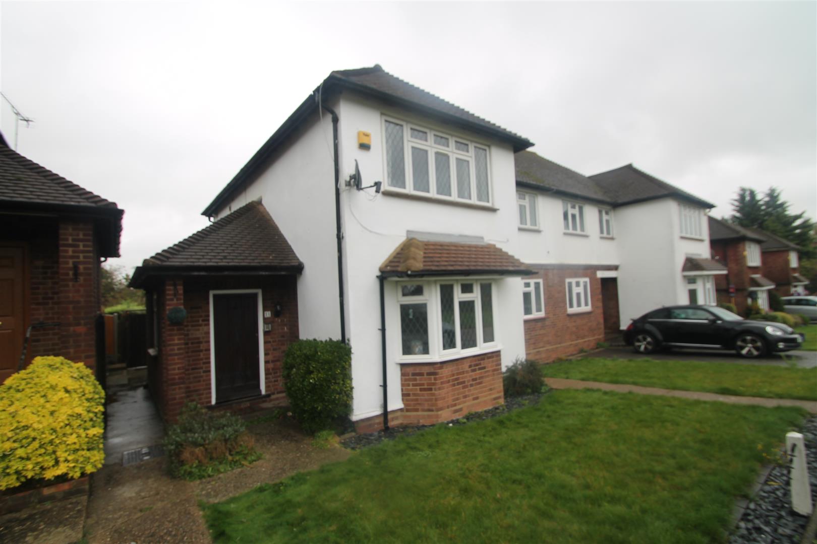 Property in Warren Court, Chigwell, IG7