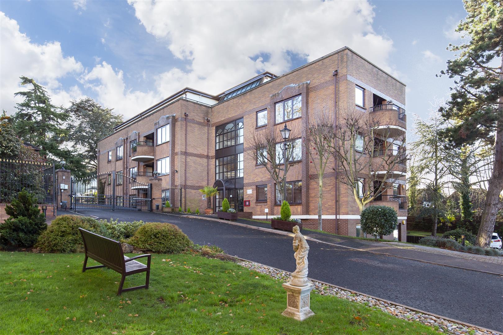 Property in Epping New Road, Buckhurst Hill, Essex, IG9 5TE